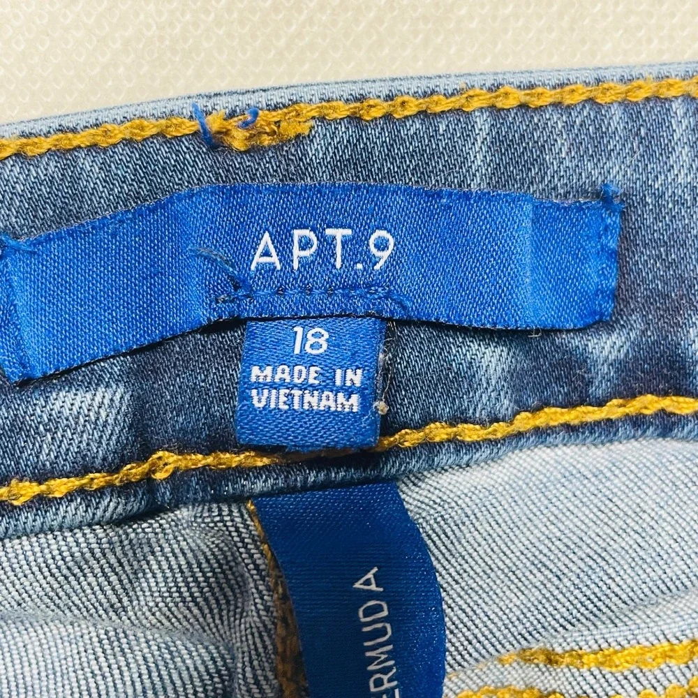 Apt 9 Bermuda Shorts Womens 18 Light Wash Stretch Denim Cuffed Plus Size 18